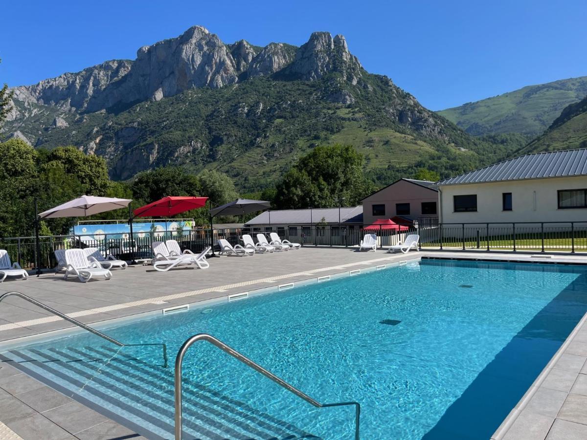 Complexe Des Oustalous Hotel Les Cabannes  Exterior foto
