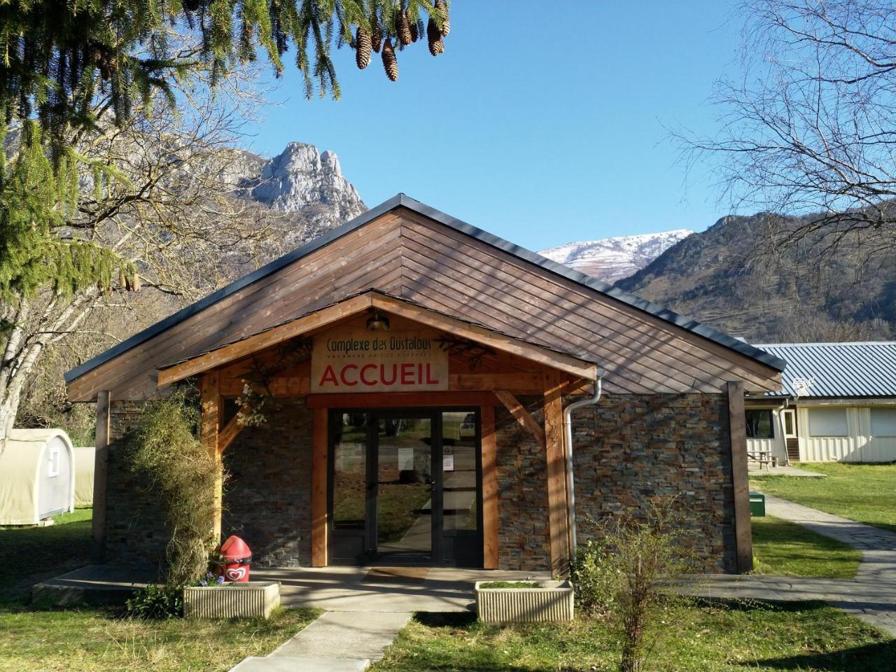 Complexe Des Oustalous Hotel Les Cabannes  Exterior foto